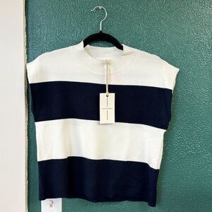 Moon and Madison stripe top size small NWT Striped Black and White Knit Top